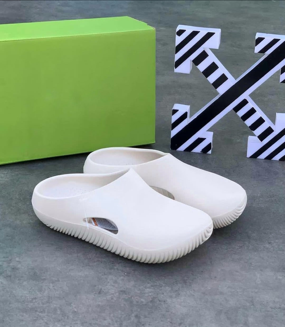 HDD57 Crocs mellow clogs ivory