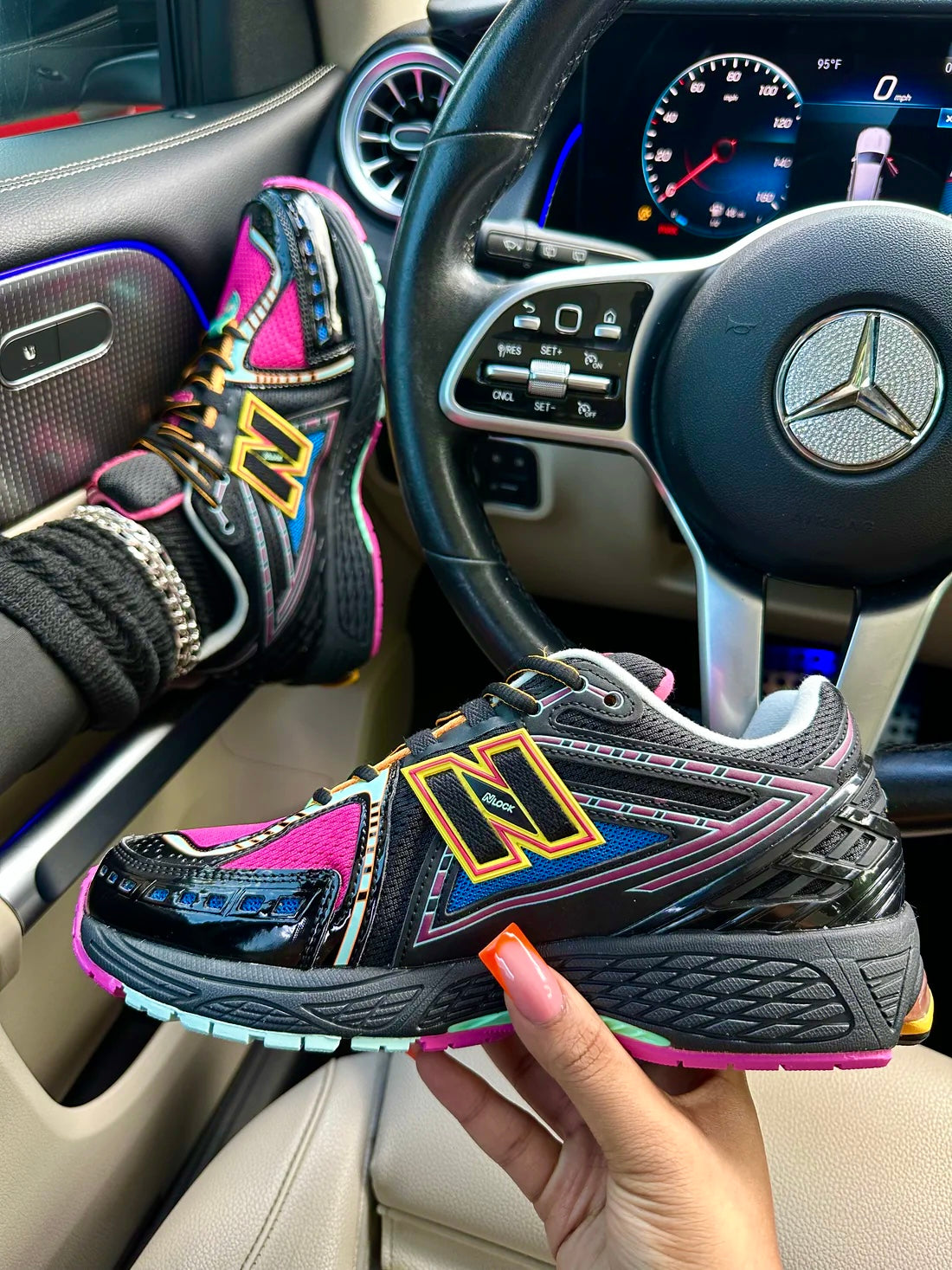 HDD16 New balance 1906R Neon nights